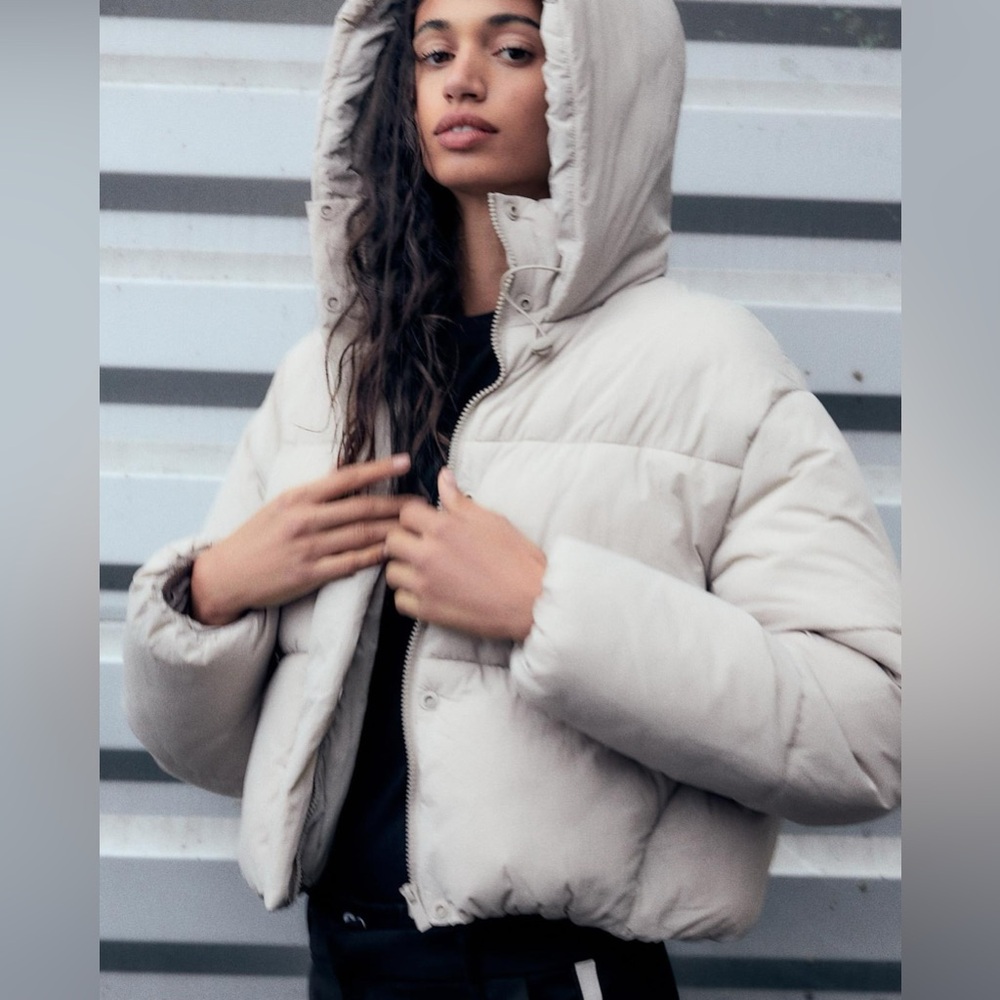 Zara Women's Cream Puffer Jacket